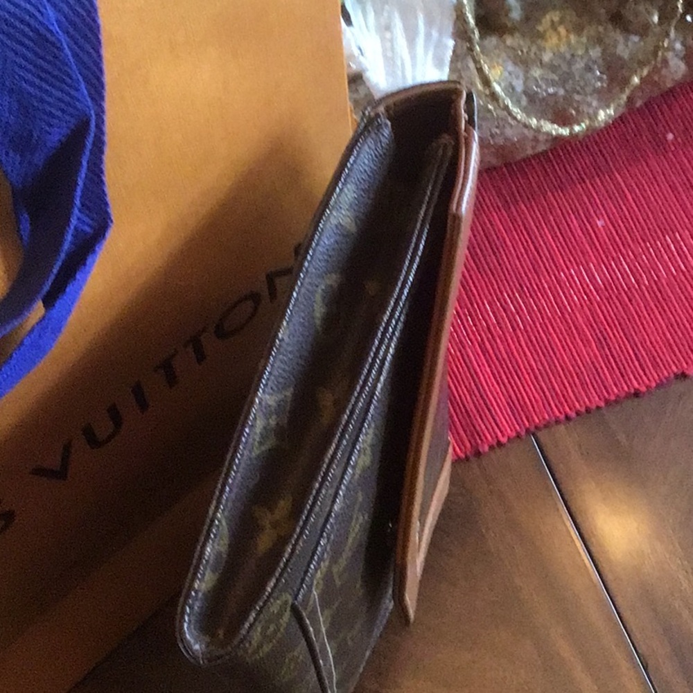 👜 Louis Vuitton Vintage French Company Brown Monogram Clutch - Picture 3 of 15